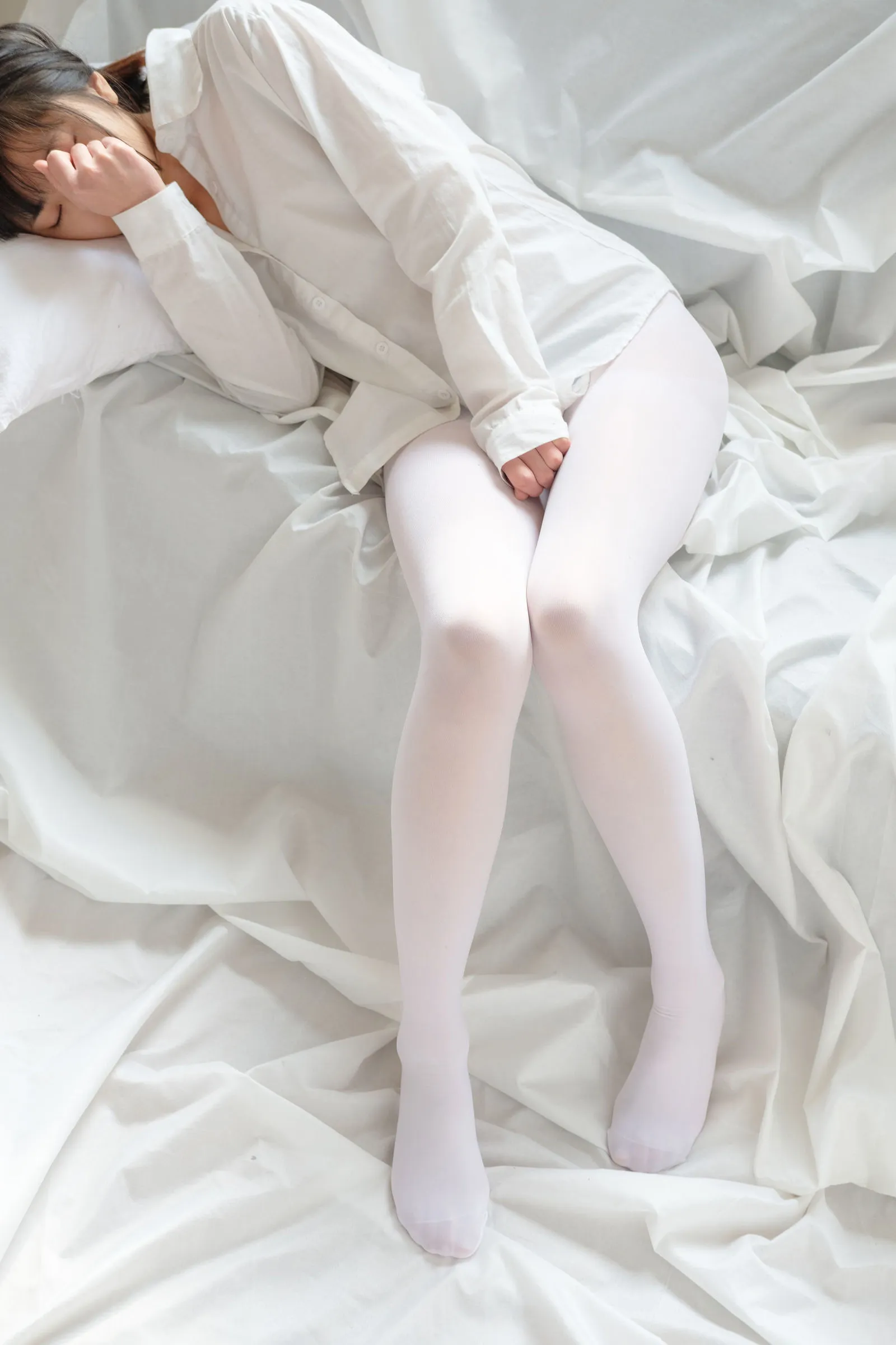1Pondo 050526_001 痴女ハーレムの世界へ ~ レズビアンカップルの同僚に誘われて ~